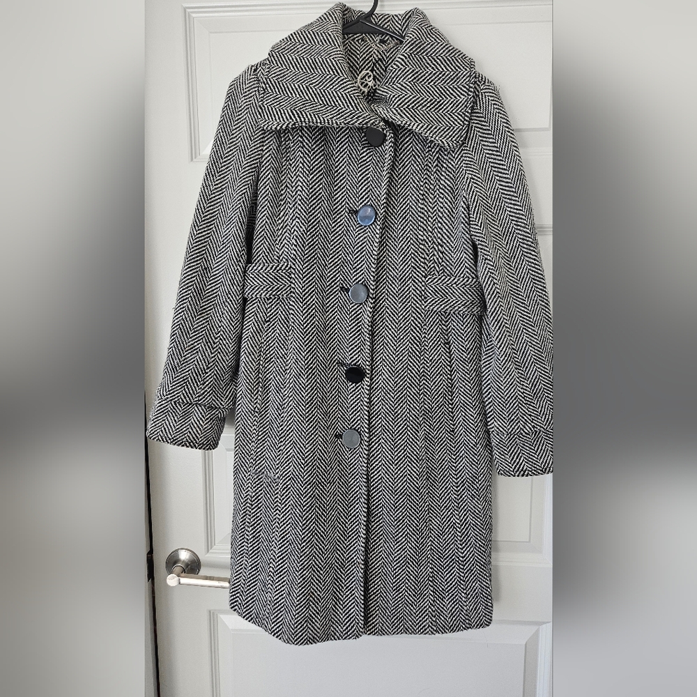 Guess long Pea coat. Size MEDIUM. Black and ivory color. Funnel neck collar.